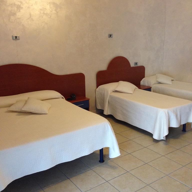 Tea Palace Hotel Casapulla Room photo